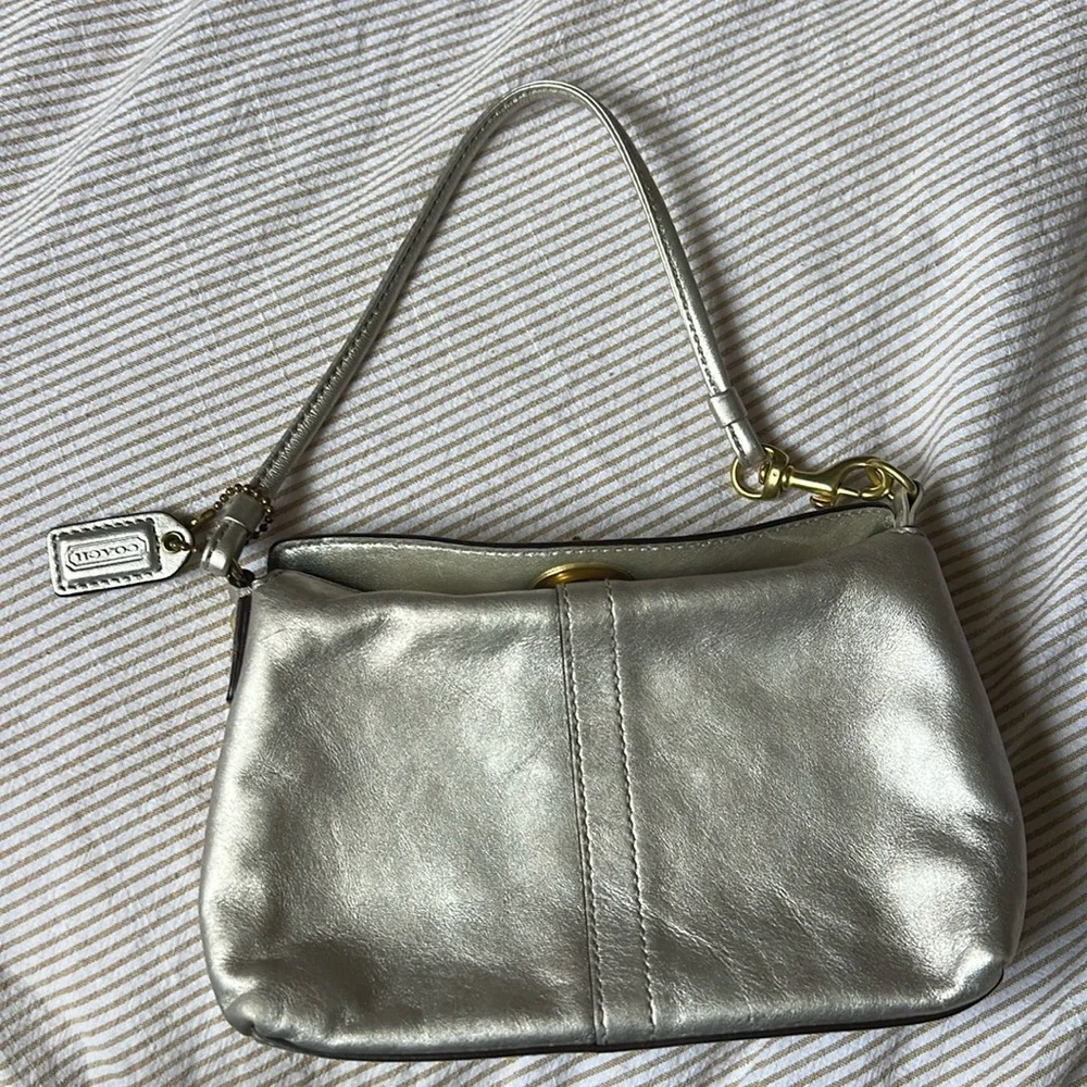 Coach mini silver clutch - Picture 3 of 7